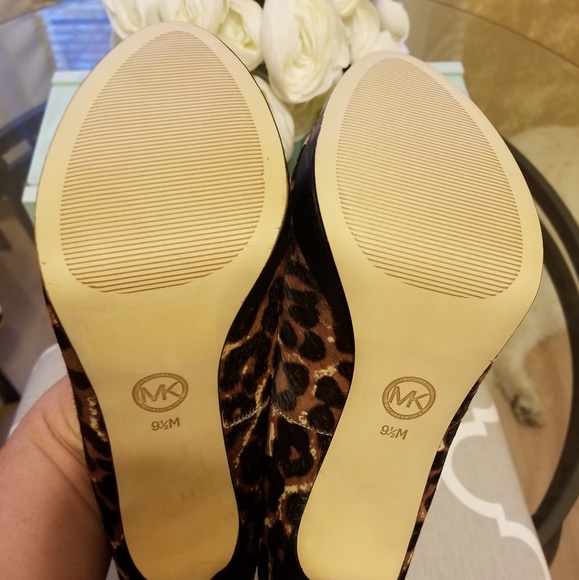 MICHAEL KORS CHEETAH YORK PLATFORM PEEPTOE HEELS - Picture 5 of 6